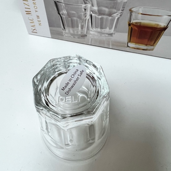 Isaac Mizrahi NIB Leo shot glasses. Set of 6. Adorable! - Picture 8 of 8